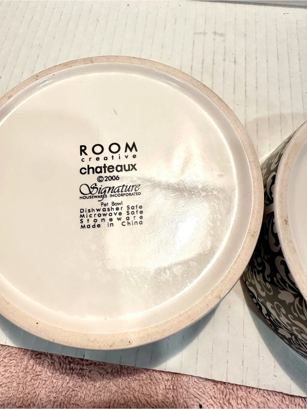 Room Creative Chateaux Set of Two White Pet Ceramic Bowls with Black Damask